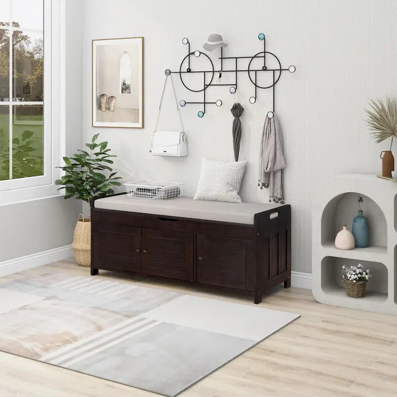Banc de rangement rustique avec volets, coussin d'assise et compartiment caché