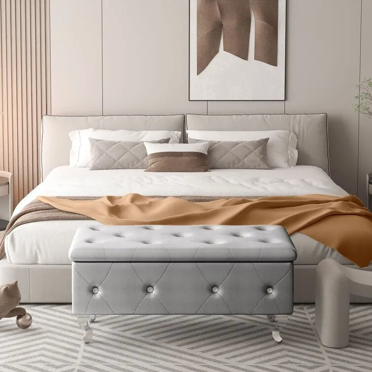 Banc de rangement capitonné en similicuir avec plateau relevable, boutons en cristal et pieds argentés