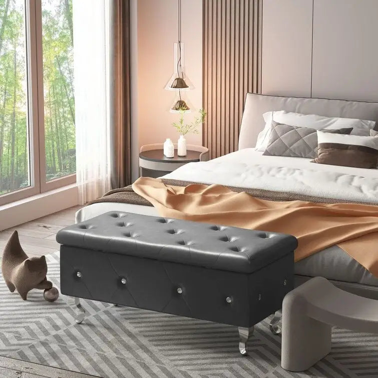 Banc de rangement capitonné en similicuir avec plateau relevable, boutons en cristal et pieds argentés