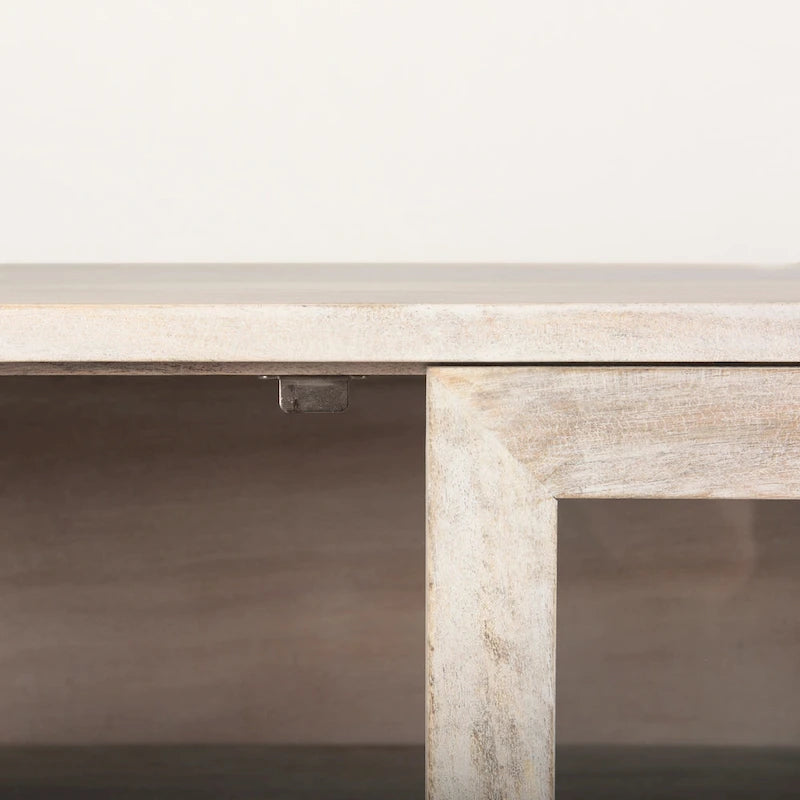 Buffet en bois massif blanchi avec base en fer doré et portes vitrées