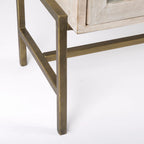 Buffet en bois massif blanchi avec base en fer doré et portes vitrées