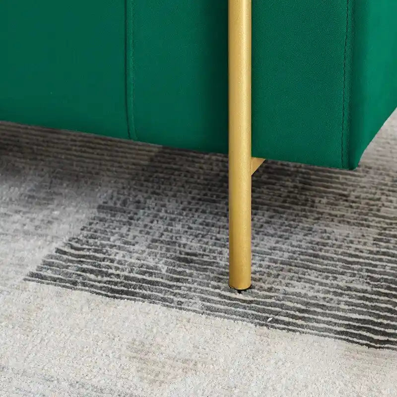 Banc coffre de rangement tapissé de velours avec accoudoirs roulés et pieds en fer doré, blanc vert beige