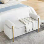 Banc coffre de rangement tapissé de velours avec accoudoirs roulés et pieds en fer doré, blanc vert beige