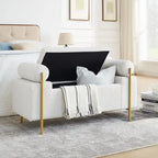 Banc coffre de rangement tapissé de velours avec accoudoirs roulés et pieds en fer doré, blanc vert beige