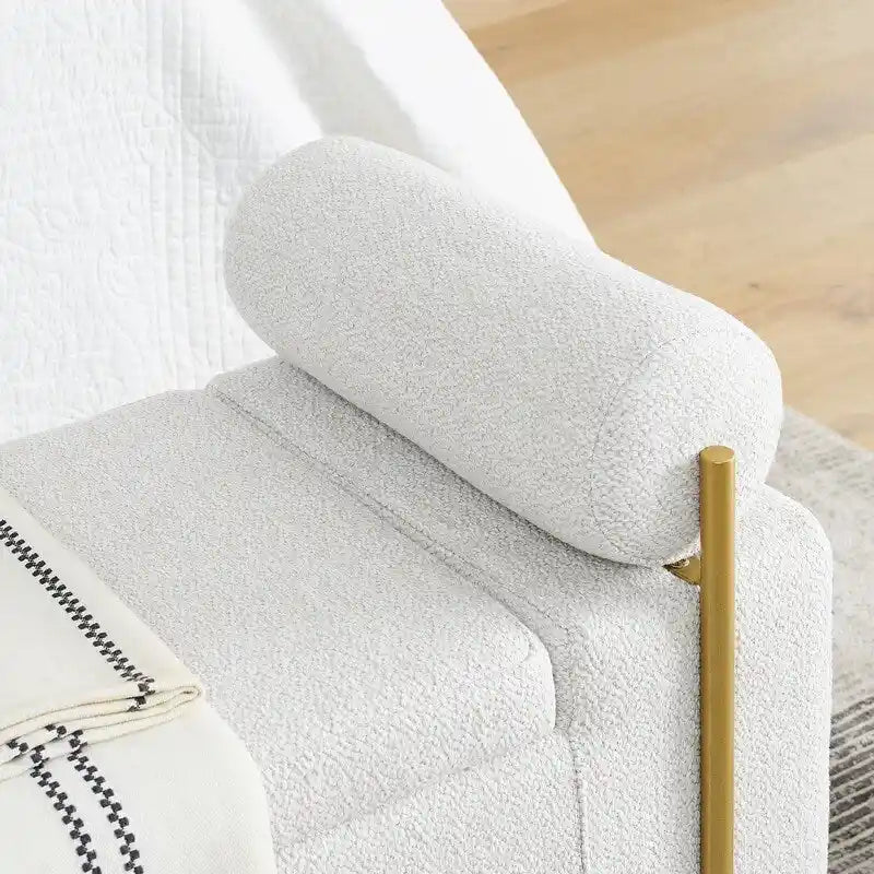 Banc coffre de rangement tapissé de velours avec accoudoirs roulés et pieds en fer doré, blanc vert beige