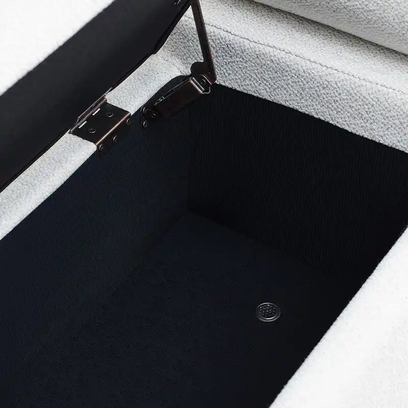 Banc coffre de rangement tapissé de velours avec accoudoirs roulés et pieds en fer doré, blanc vert beige