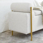 Banc coffre de rangement tapissé de velours avec accoudoirs roulés et pieds en fer doré, blanc vert beige