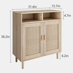 Buffet bas en rotin beige avec portes et étagères ouvertes