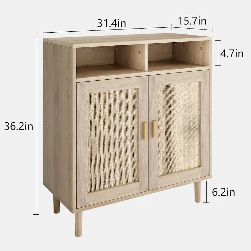 Buffet bas en rotin beige avec portes et étagères ouvertes