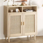 Buffet bas en rotin beige avec portes et étagères ouvertes