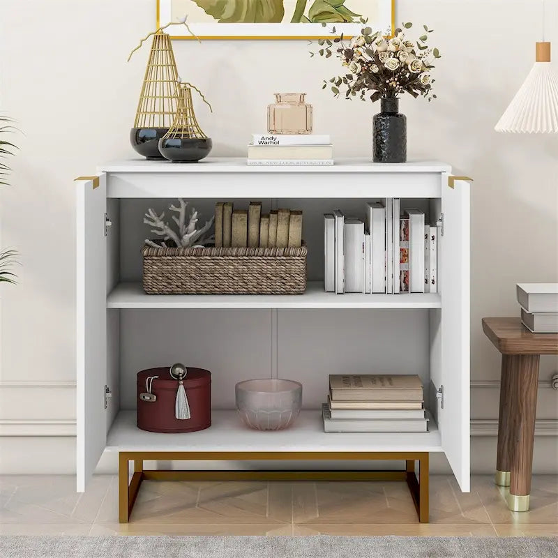 Buffet à portes doubles à chevrons en bois blanc avec base dorée