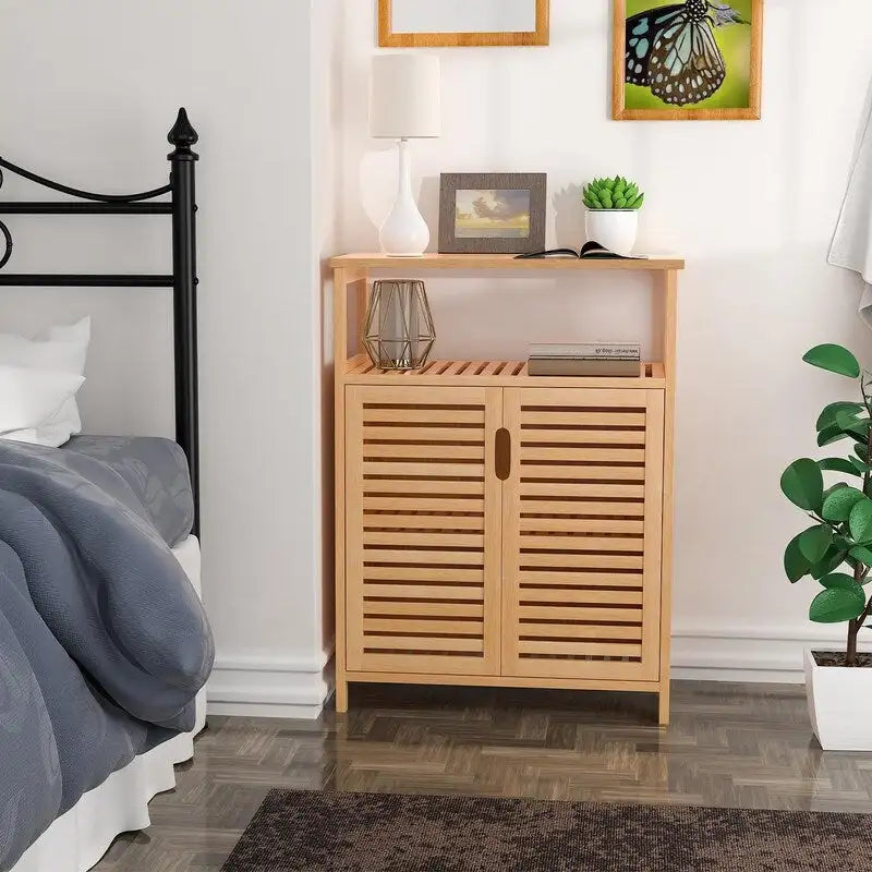 Meuble bas double porte en bambou naturel avec étagère ouverte, finition bois