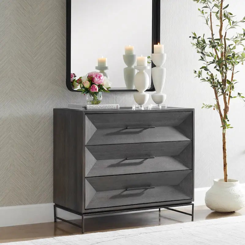 Commode d'appoint à trois tiroirs en noyer foncé avec pieds en fer